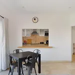 Charming 2-Bed Sea Point Retreat Mountain Views