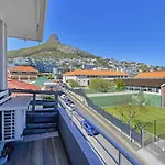 Charming 2-Bed Sea Point Retreat Mountain Views