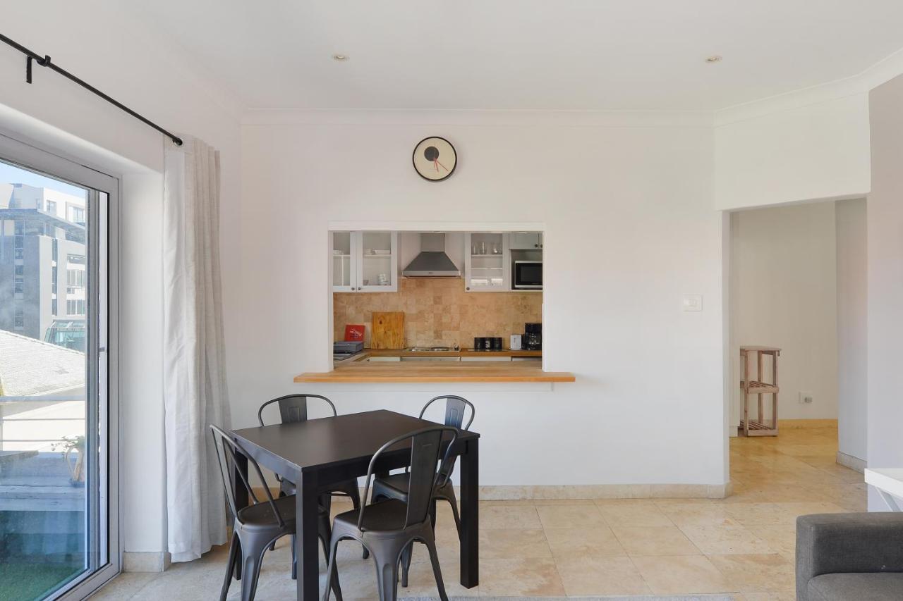 Apartment Charming 2-bed Sea Point Retreat Mountain Views *